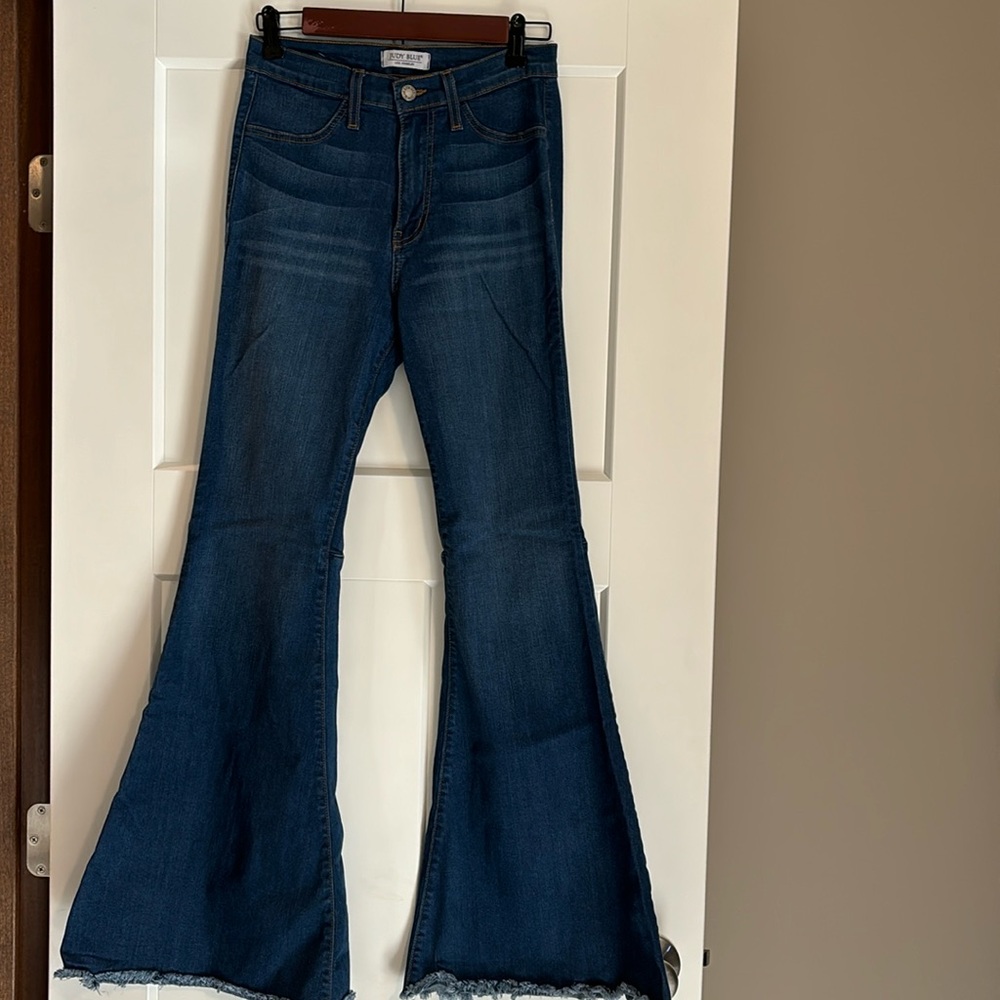 Judy Blue- Size 7/28, flare bottom, stretchy jeans